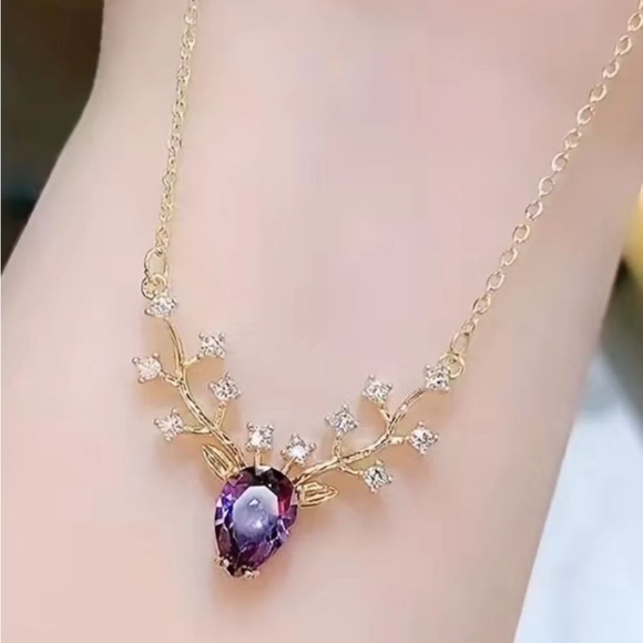 Elegant necklace with Purple Stone and crystal clustered Stones - Picture 3 of 8